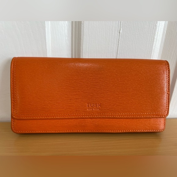 TUSK Madison Gusseted Leather Wallet Orange - Picture 1 of 10